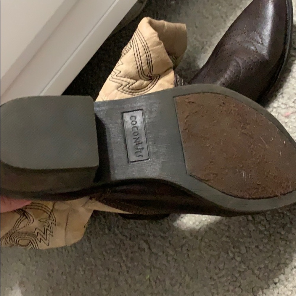 Boots - Picture 3 of 3